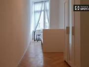 Renoviertes Zimmer zur Miete in 6 Zimmer Wohnung in Neukölln