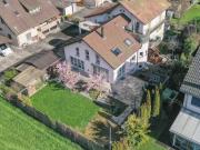Renoviertes Zweifamilienhaus mit viel Platz und schönem...