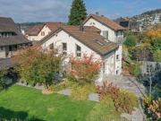 Renoviertes Zweifamilienhaus mit viel Platz und schönem...