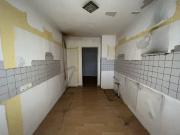 Renovierungsbedürftige 3 Zimmer Wohnung mit Loggia in...