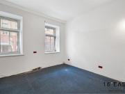 Renovierungsbedürftige, helle Altbauwohnung in...