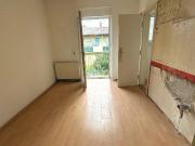 Renovierungsbedürftige Wohnung mit 2 Balkonen