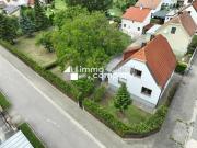 Renovierungsbedürftiges Haus mit Grünblick in...