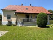 Renovierungsbedürftiges Wohnhaus mit Nebengebäude in...
