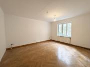 Renovierunsbedürftige Wohnung inklusive 2 Balkone!