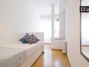 Barato Acogedora habitación en un apartamento de 6...