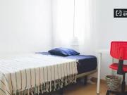Barato Amplia habitación en apartamento de 5 dormitorios...