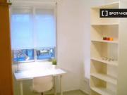 Barato Amplia habitación en un apartamento de 3...