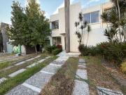 Renta bonita casa en real universidad en coto privado a...