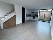 RENTA BONITA CASA EN RESIDENCIAL CHAPALITA