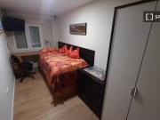 ¡Renta! Buena habitación en apartamento de 5...
