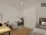 Bonito Cama en habitación compartida en piso de 7...