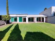 RENTA CASA AMPLIA UN PISO GRAN JARDIN CUARTO SERVICIO 4...