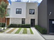Renta Casa Amueblada | 3 Rec Roof | Altos Juriquilla |...