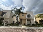 Renta casa amueblada en Cumbres del Lago