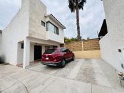 Renta Casa Amueblada en Esquina con Patio Grande –...