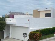 RENTA CASA AMUEBLADA EN INTERLOMAS