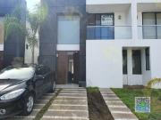 RENTA Casa AMUEBLADA en privada en Juriquilla Santa Fe