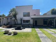 renta casa con amplio jardin en el club de golf los encinos