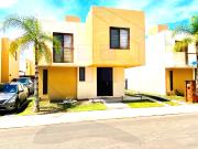 RENTA CASA CON ASADOR PRIVADA CON VIGILANCIA PUERTA REAL...