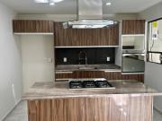 RENTA CASA CON ESTUDIO Y BAÑO EN PLANTA BAJA