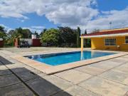 Renta Casa con Piscina, 3 recámaras, Terreno de 2,295...