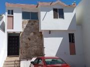 Renta Casa Cumbres Paseo de los Leones frente a plaza...