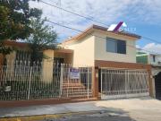 RENTA Casa de 3 Niveles en CONTRY SOL Excelente...
