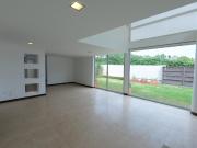 Renta casa de 4 dormitorios dentro de conjunto en la...