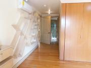 Renta casa de doble altura y con terraza grande en Los...