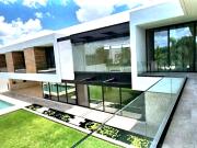 Renta casa de lujo dentro de merida en privada