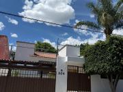 RENTA CASA DE UNA PLANTA EN VILLAS DEL MESÓN JURIQUILLA LL
