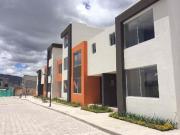 RENTA CASA DORMITORIOS, 110m2, PATIO, EN CALDERON, NORTE...