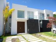 RENTA CASA EL REFUGIO RESIDENCIAL PRIVADA ALBERCA 3...