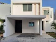 Renta casa en Altabrisa 3 Recamaras con Piscina