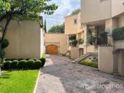 Renta casa en condominio amueblada, a media cuadra de...