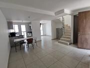 Renta casa en condominio en el refugio