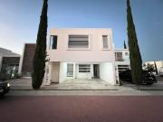 RENTA CASA EN CONDOMINIO NURA AL NORTE DE LA CIUDAD FE