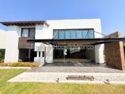 Renta Casa en El Campanario 4 Recamaras 5 Baños Sala TV...