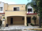 RENTA Casa en Fraccionamiento VILLAS LA RIOJA Zona Sur...