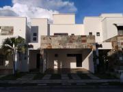 RENTA Casa en Jardines del Country