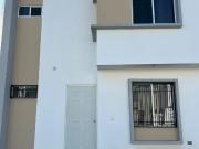 Renta Casa en Jardines Universidad, Torreón: Espacio y...