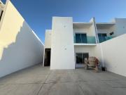 RENTA | CASA EN LOS ALAMOS EN PRIVADA