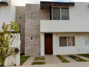 RENTA CASA EN RESIDENCIAL CARTAGENA ZONA ALCAZAR AL...