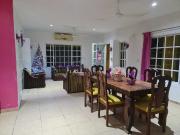 Renta Casa con alberca, 3 recámaras, Terreno de 2,295...