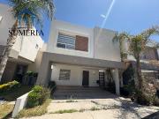 Renta Casa frente a parque Zona Reliz