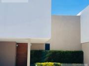 RENTA CASA GRAN CAPRICHO CUMBRES DEL LAGO JURIQUILLA QRO