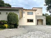 Renta casa hacienda de vallescondido zona esmeralda...