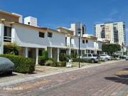 Renta casa juriquilla Querètaro UVM Condominio con...
