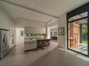 Renta casa moderna en Cumbayá